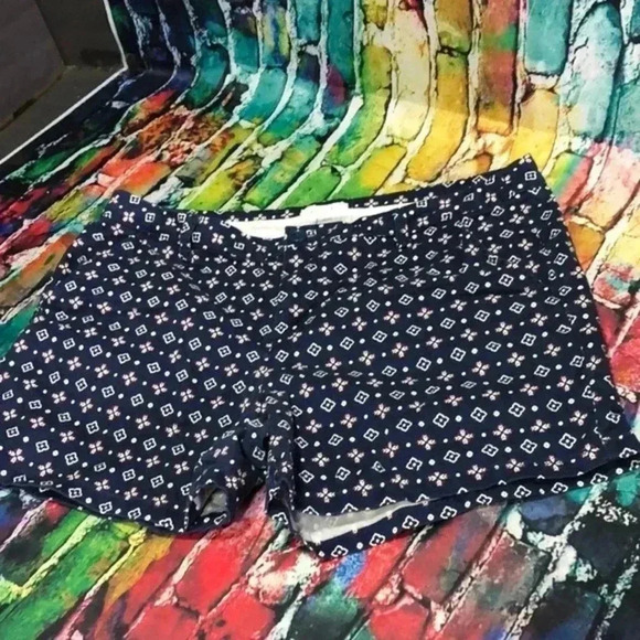 Liz Claiborne Pants - Liz Claiborne plus‎ size 14 shorts navy blue with white and red pattern